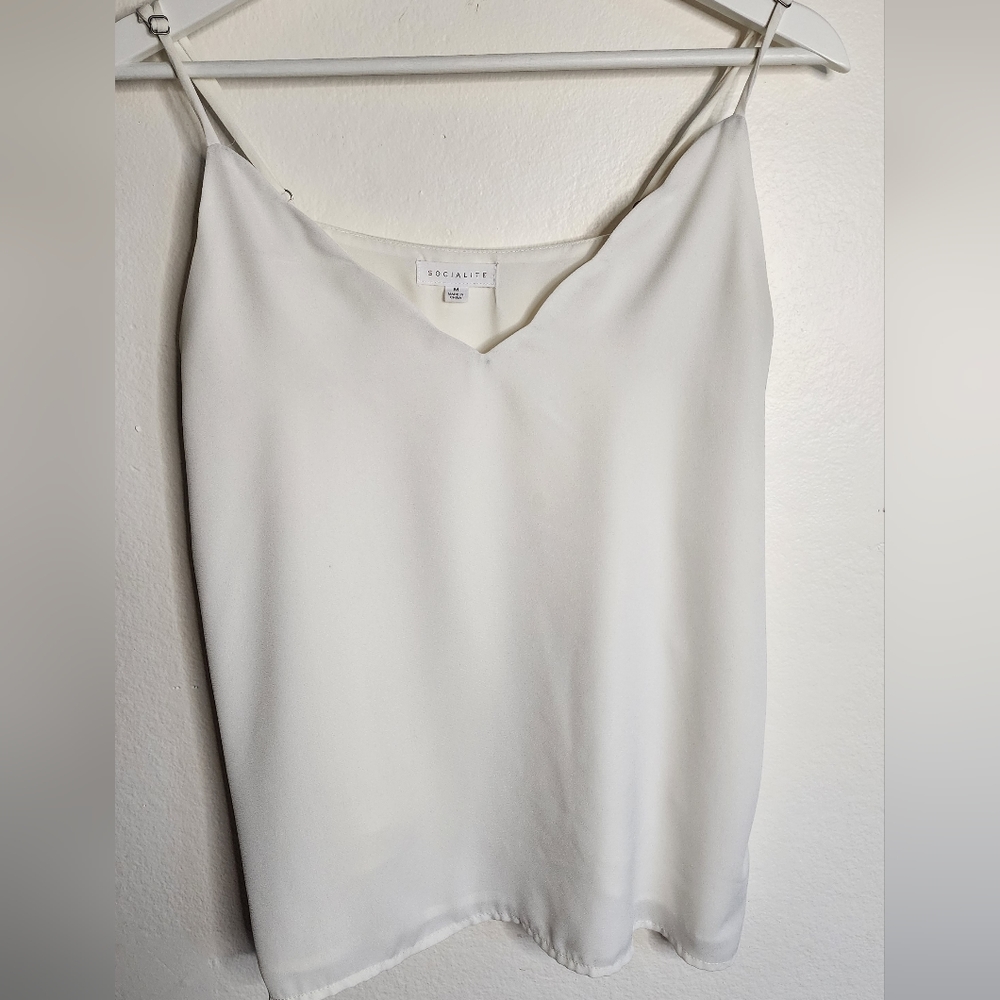 White socialite camisole v-neck Scalloped